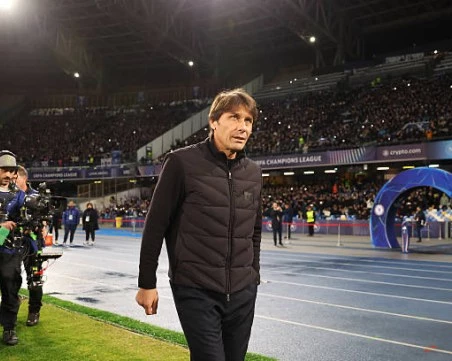 Антонио Конте с ужасяващ антирекорд, може да загуби работата си с Наполи