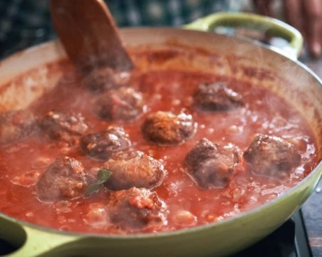 Бабина рецепта: Как да си направим кюфтета в доматен сос