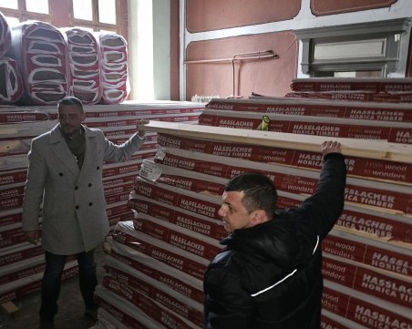 Ремонтът на Хуманитарната гимназия проключва до края на май? СНИМКИ