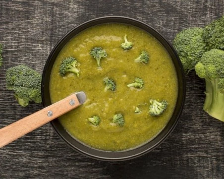 Здравословна крем супа с броколи и шунка