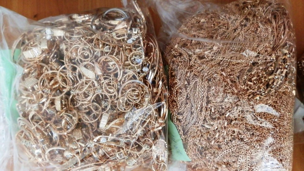 Митничари откриха близо 1 килограм златни бижута за над 152 000 евро