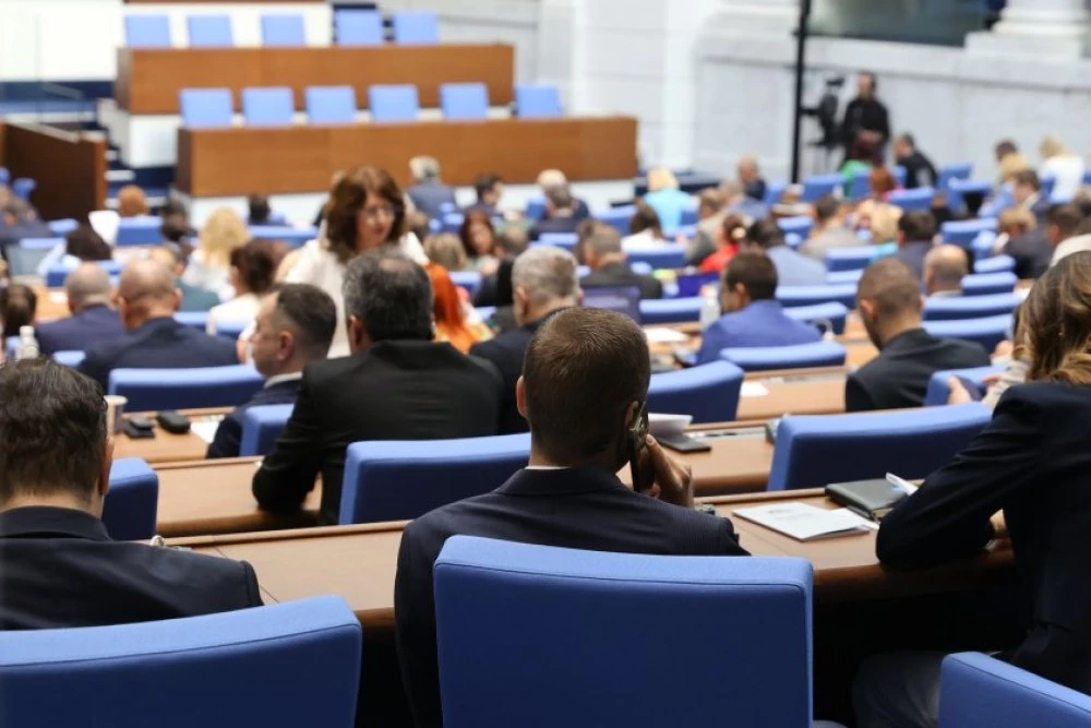 На първо четене: Парламентът ограничи секциите в държави извън ЕС до 20