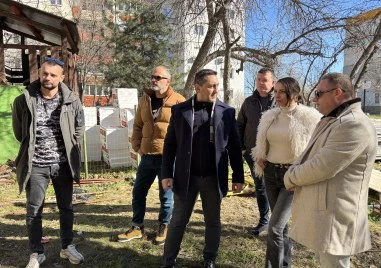 Напредват дейностите по саниране на жилищен блок № 217 в