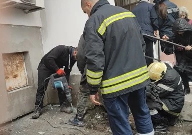 Полицията и пожарната в Бургас предприеха незабавна спасителна акция за