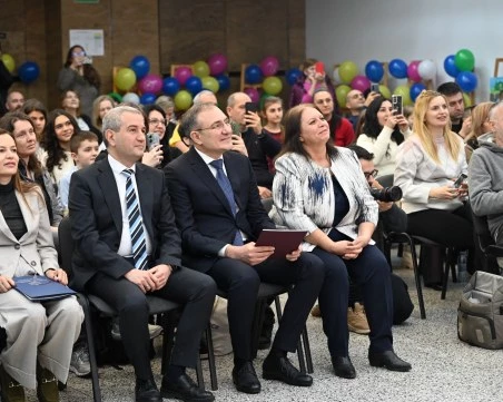 Министър Гуцанов: Трябва да предприемем стъпки за защита на децата в интернет