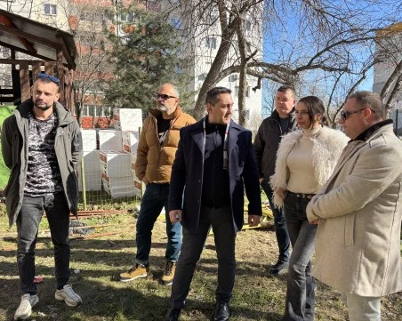 Напредва санирането на блок № 217 в „Тракия