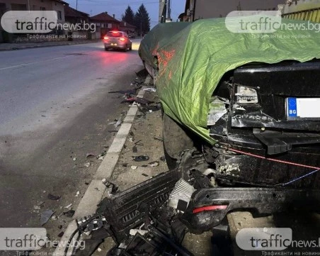 Пиян шофьор с БМВ помля няколко коли и се преобърна в Пазарджишко, петима са ранени