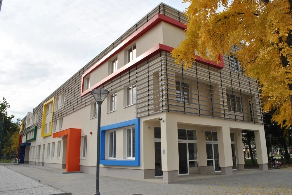 Младежкият център организира премиера на книгата на млад автор с представление