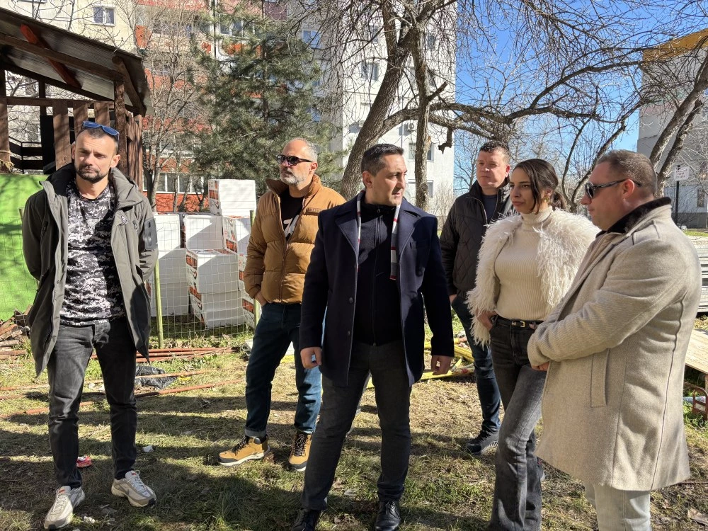 Напредва санирането на блок № 217 в „Тракия