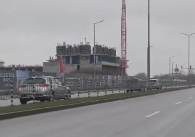 Абсурдно: Три коли шпорят в насрещното на булевард в Пловдив