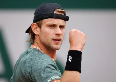 Първата ракета на Белгия Зизу Бергс ще пропусне мача от