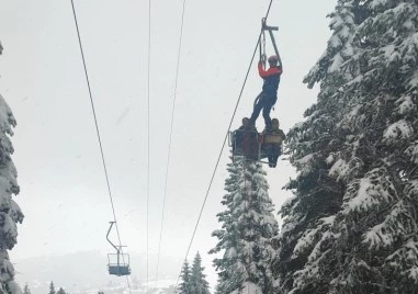 Над 50 души бяха блокирани на кабинков лифт в Бурса