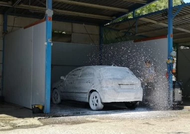 В последния ден на българския лев в цялата страна продължават