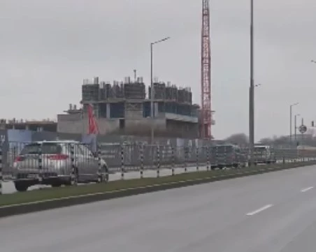 Абсурдно: Три коли шпорят в насрещното на булевард в Пловдив