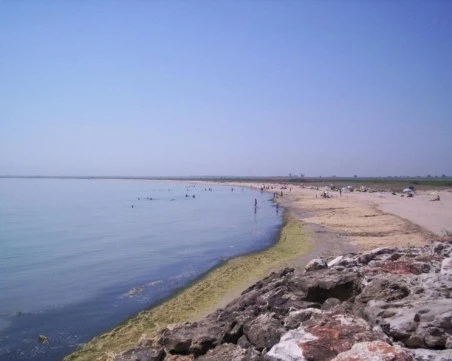 Хотел замърси с мазут плаж във Варна