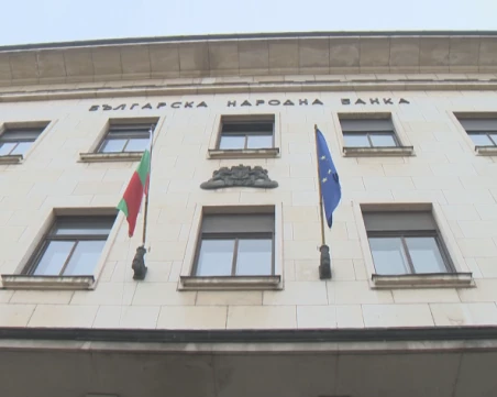 Извънредно и днес касите на БНБ и някои търговски банки работят за обмяна в евро