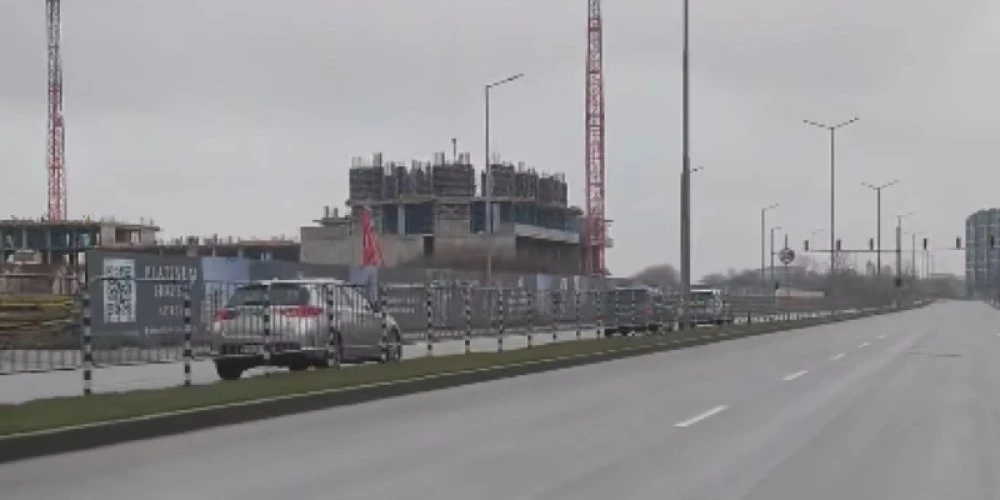 Абсурдно: Три коли шпорят в насрещното на булевард в Пловдив