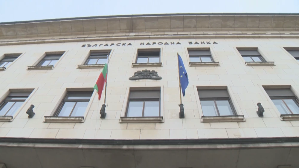 Извънредно и днес касите на БНБ и някои търговски банки работят за обмяна в евро