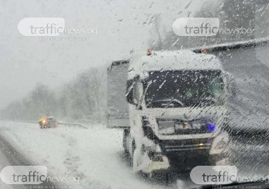 Аварирал тир и ограничено движение на Траянови врата