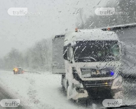 Аварирал тир и ограничено движение на Траянови врата