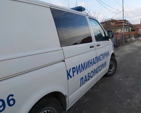 Откриха разложен труп в София, отцепиха района