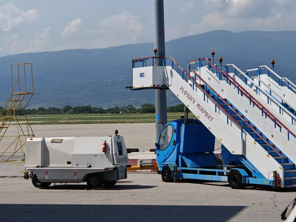 Пренасочиха полет от летище Пловдив до Лондон в София, пътниците очакват информация