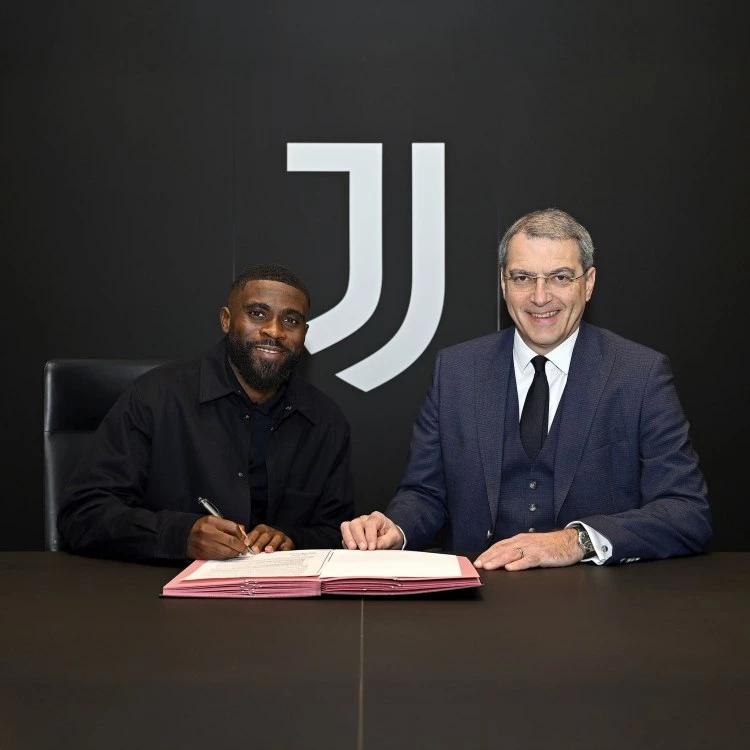 Ювентус с много странен трансфер