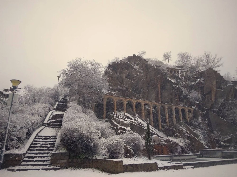 Жълт код за студено време в почти цялата страна, в Пловдив снеговалежът продължава