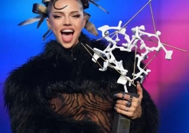 Дара обидена от коментарите, иска да се откаже от Евровизия