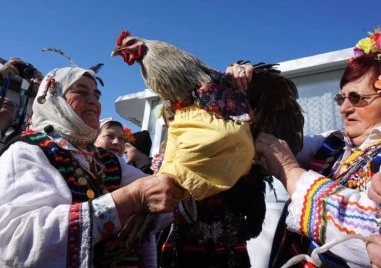 На 2 февруари в българската народна традиция се отбелязва Петльовден – обреден празник посветен