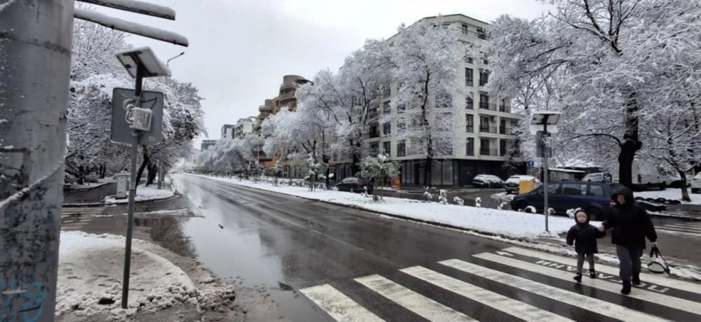 Внимание, студено! Предупреждение за ниски температури в цялата страна, в Пловдив - облачно и мразовито