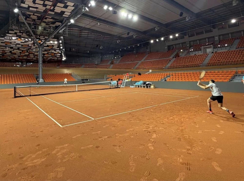 За първи път в историята на тениса в България Пловдив ще е домакин на мач на клей в зала за Купа Дейвис