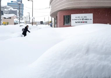 Обилни снеговалежи отнеха живота на 30 души в Япония през
