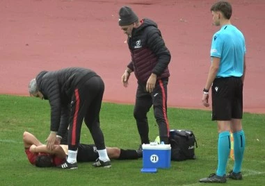 Футболистът на Локомотив Пловдив Енцо Еспиноса премина днес през изследване