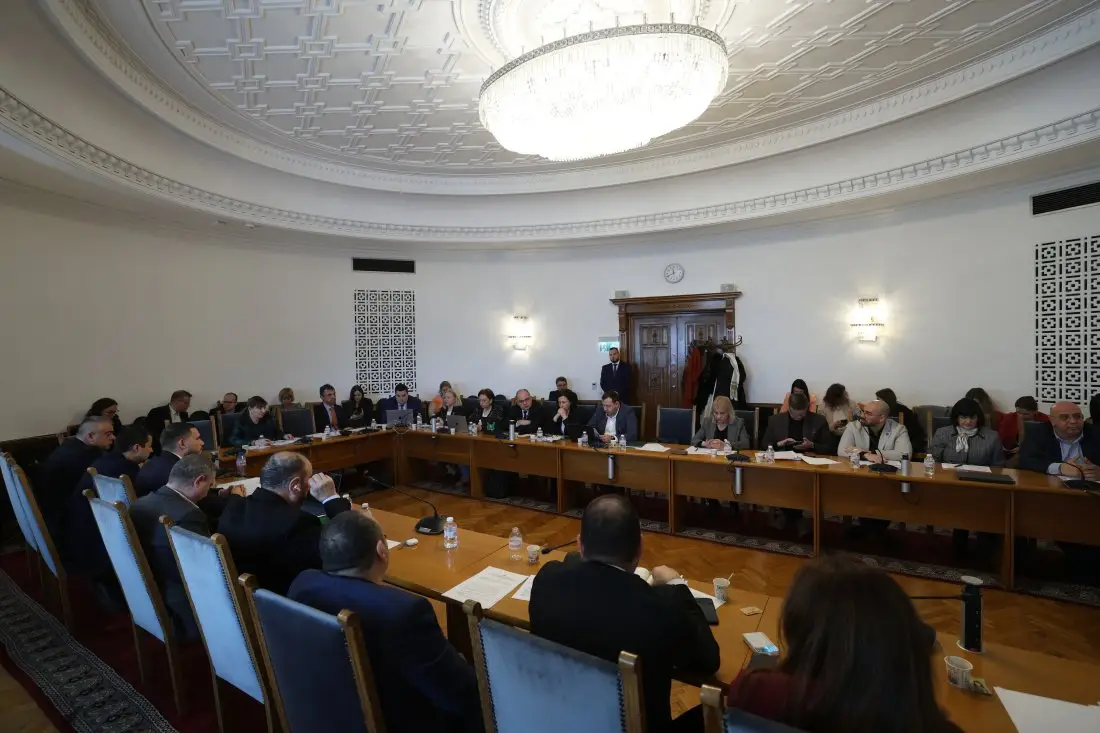 Правна комисия в Народното събрание реши секциите в страните извън
