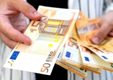 Жена плати сметките си с фалшиво евро в Старозагорско