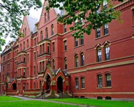 Тръмп предяви иск за обезщетение на стойност 1 млрд. долара от университета Харвард