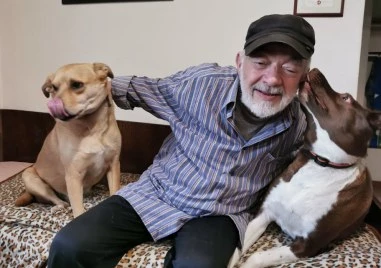 Виртуозният китарист Огнян Видев празнува 80 годишнина днес 4 февруари