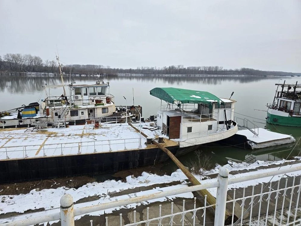 Три баржи са се откъснали от пристанище Север“ във Видин и