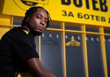 Нападателят Вини Трибуле който в България играеше за отборите на