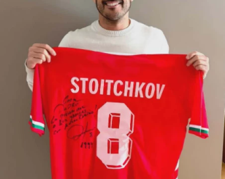 Стоичков подари екип на един от най-титулуваните футболисти в света