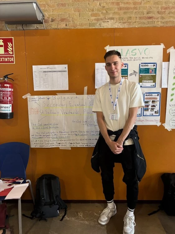 Учителят, задържан след секс скандал в пловдивско школо, е уволнен