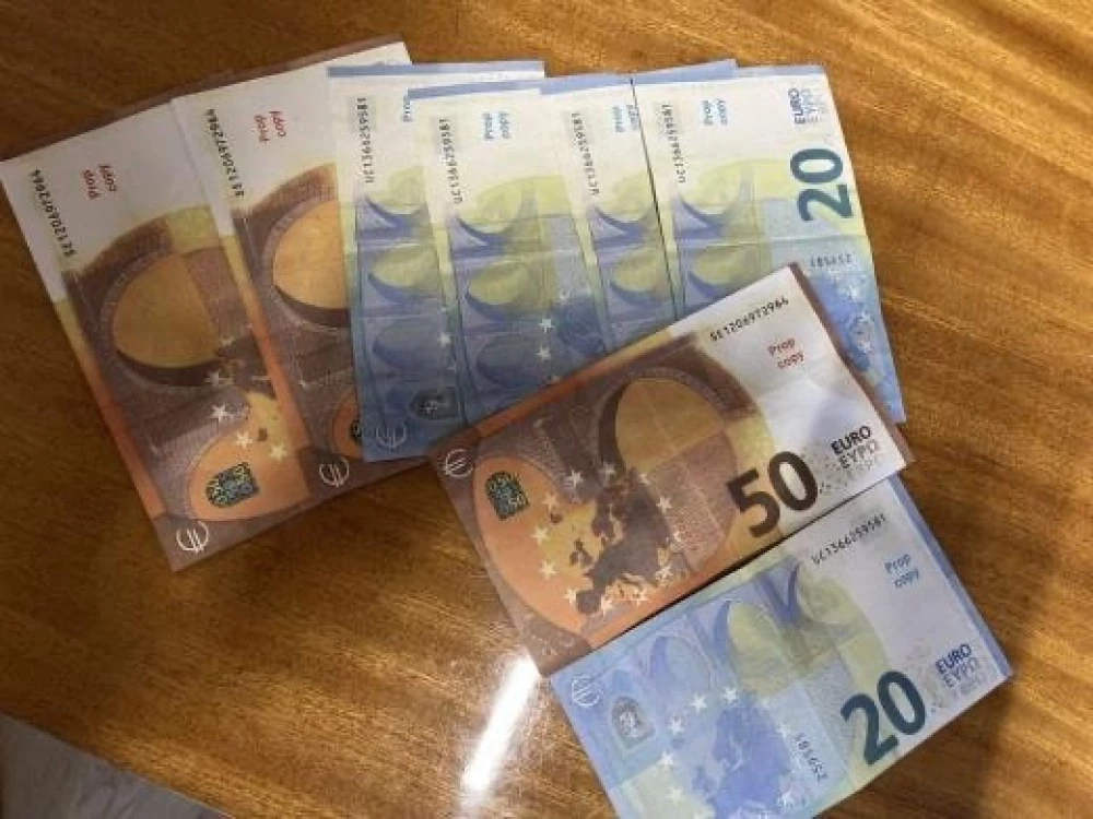 Задържаха двама мъже в Самоков за плащане с фалшиви евробанкноти