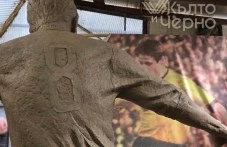 Обявиха кога ще открият паметника на Чико пред Колежа