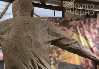 Обявиха кога ще открият паметника на Чико пред Колежа