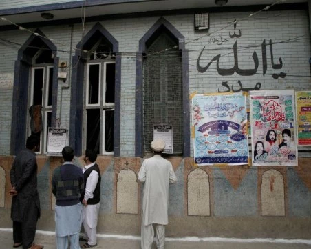 Най-малко 30 души загинаха след самоубийствен атентат в джамия в Исламабад