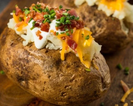 Рецепта за пълнени печени картофи с шунка