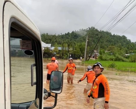 Тропическа буря във Филипините отне живота на 8 души