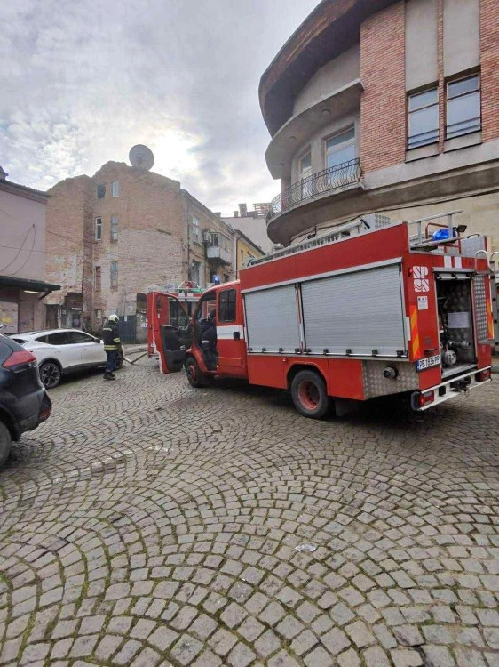 Пожар в галерия задими Главната