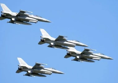 Великобритания е изпратила шест изтребителя F 35 във военните си